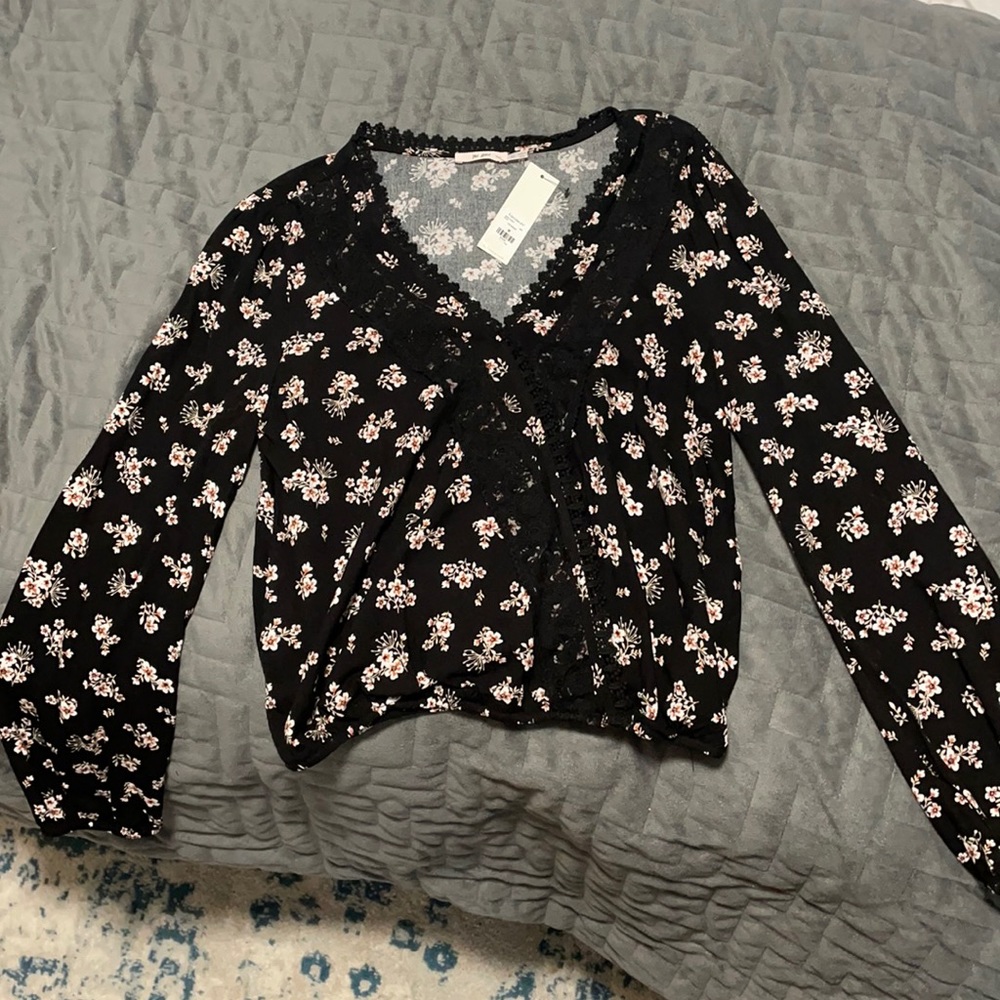 Medium floral Francescas V neck